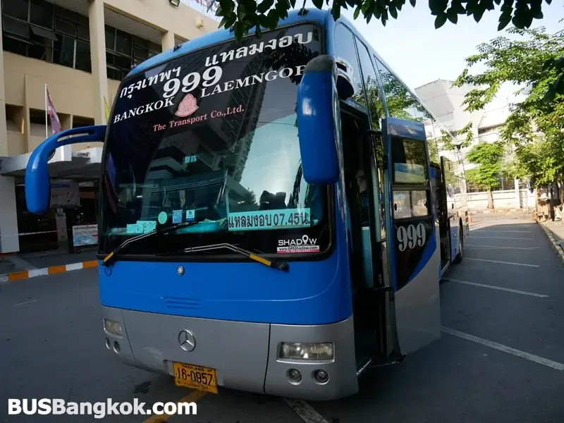 Intercity bus at Eastern Bus Terminal (Ekkamai) Intercity bus at Eastern Bus Terminal (Ekkamai)